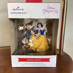 HALLMARK ORNAMENT ~ DISNEY PRINCESS ~ SNOW WHITE w/ DWARVES DOPEY HAPPY 2024 NEW